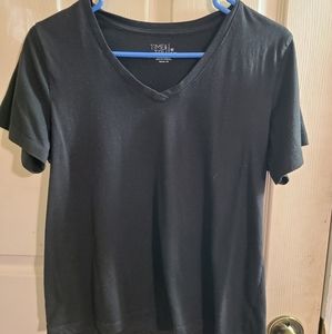 Black v-neck tshirt